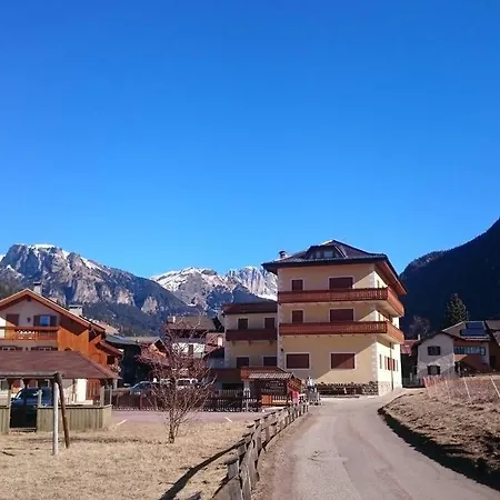 Mirarmonti Nel Cuore Di Pozza Con I Tuoi Animali * Pozza di Fassa